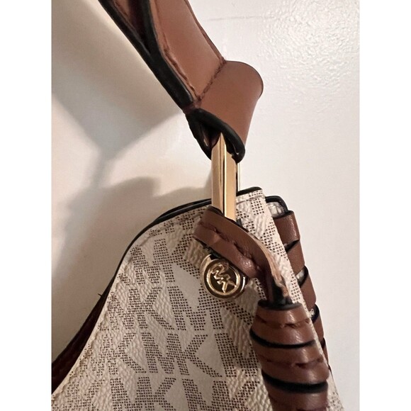 Michael Kors Monogram Shoulder Bag White Large - Picture 5 of 14